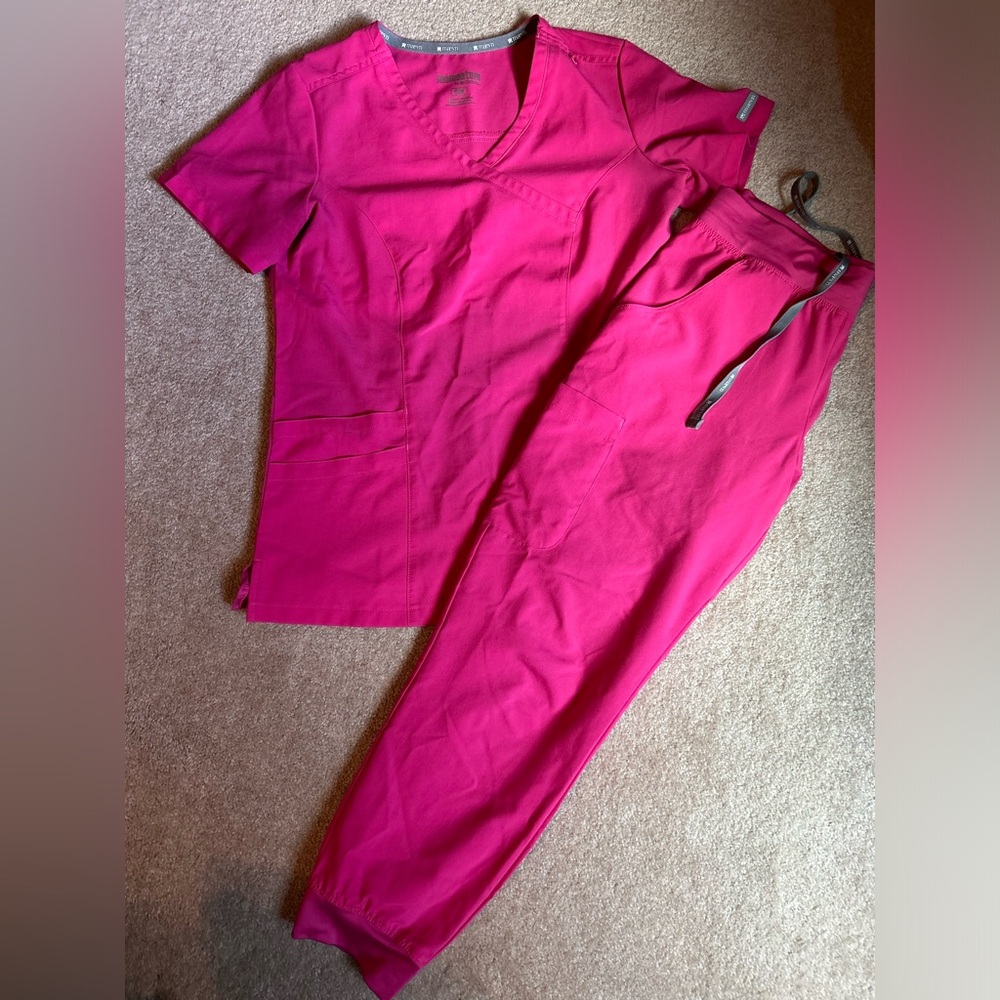Pink Maevn scrub top and jogger bottom set. Lightly worn. Smoke free home.